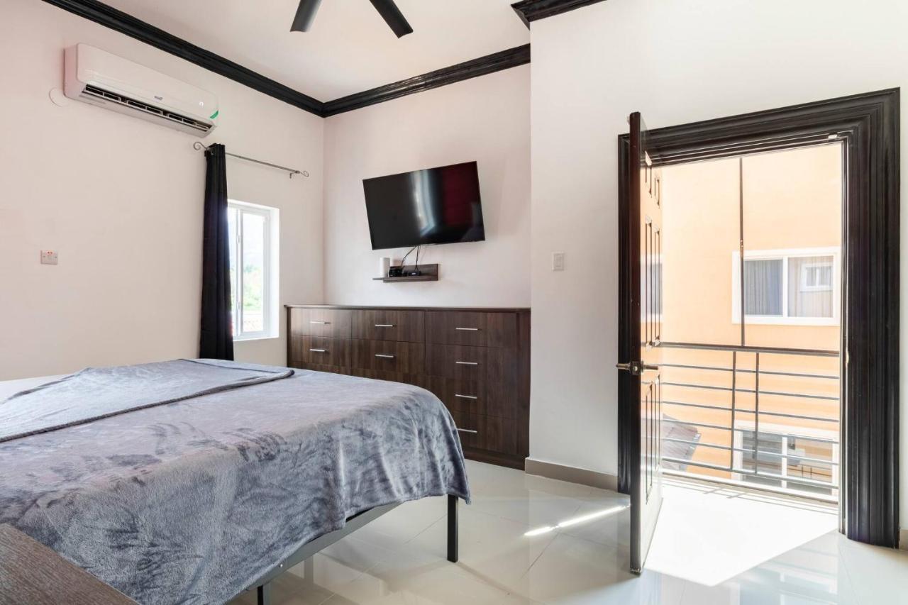 Brand New Pool Manor Park With Wifi Centrally-Located Kingston Exterior photo